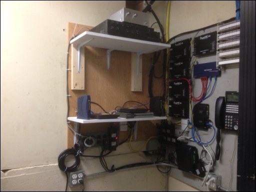 [photoserverroom.JPG]