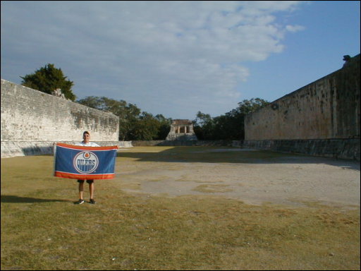 [ball court chitza nitza.jpg]